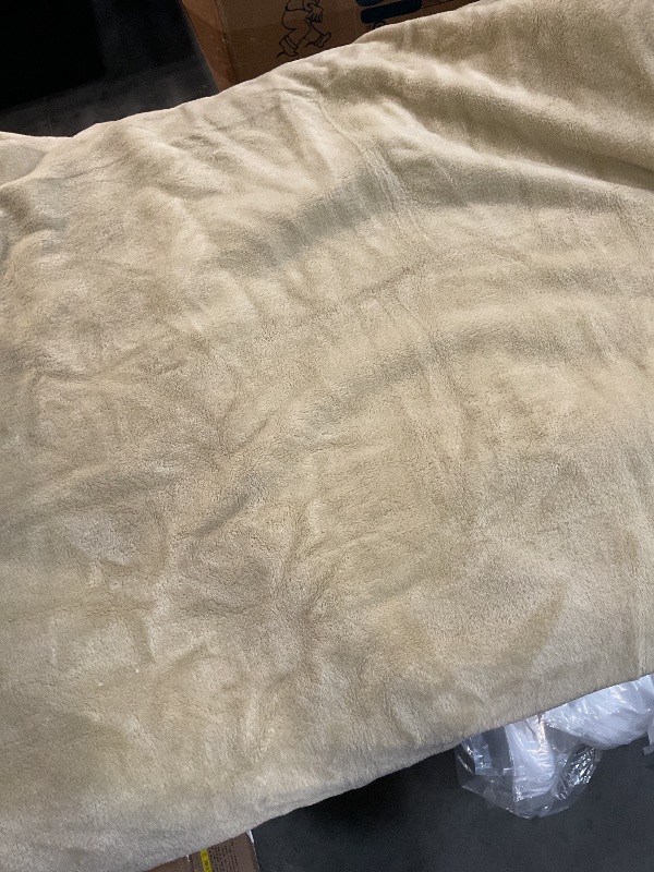 Photo 1 of (See all images) HOZY Soft Twin Size Blanket for All Season Lightweight Thermal Fleece Summer Autumn Fall Winter Spring Blankets