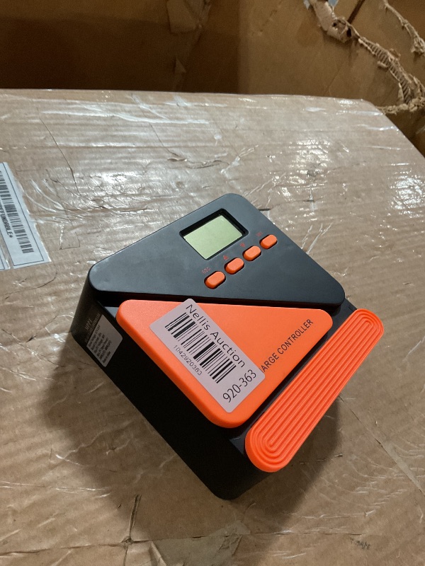 Photo 1 of (UNTESTED) (BAGGED) iSunergy 20A MPPT Solar Charge Controller 12V/24V Auto Adaptive - Dual Fans - Dual 5V/3A USB Output, for AGM, Gel, Flooded and Lithium