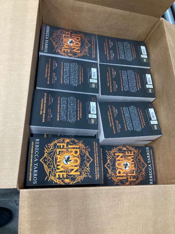 Photo 1 of 15 Iron Flame: DISCOVER THE GLOBAL PHENOMENON THAT EVERYONE CAN'T STOP TALKING ABOUT (Empyrean The) (International Edition)