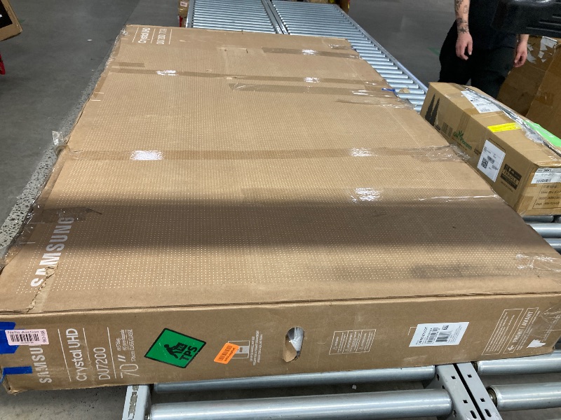 Photo 1 of ***BROKEN SCREEN/PARTS ONLY**SAMSUNG 70-Inch Class Crystal UHD 4K DU7200 Series HDR Smart TV w/Object Tracking Sound Lite, PurColor, Motion Xcelerator, Mega Contrast, Q-Symphony (UN70DU7200, 2024 Model)