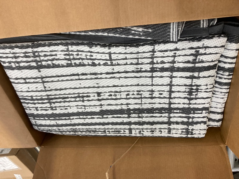 Photo 1 of 
VUNATE Outdoor Rug Carpet 10'x14' Waterproof Reversible Patio Rug Portable Modern Abstract Indoor Outdoor Rug Plastic Straw Rug for RV Camping Garden Picnic Deck Backyard Porch Decor Gray and White
