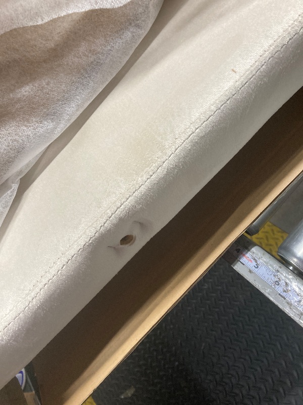 Photo 1 of ***PARTS ONLY***
Twin Size Bed *Twin Size Upholstered Daybed with Trundle, Velvet Sofa Bed with Button Tufted Backrest and Square Shape Arms with USB Port for Bedroom Guest Room, No Box Spring Needed (Light Beige, Twin)**(ORIGINAL STOCK PHOTO NOT AVAILABL