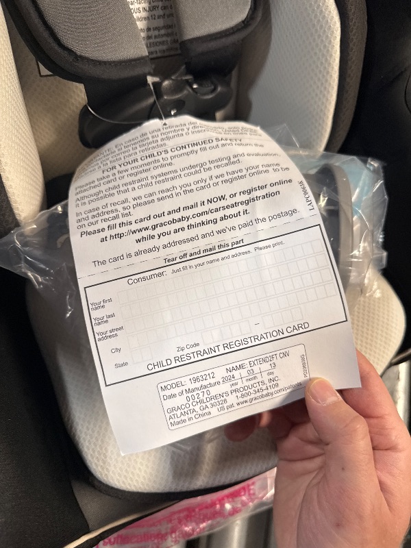 Photo 1 of (GOOD/FAIR) Graco Extend2Fit Convertible Baby Car Seat, Rear and Forward Facing, Adjustable Extension Panel for Extra Legroom, Gotham