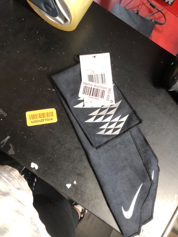 Photo 1 of Nike Vapor Football Towel Black | White