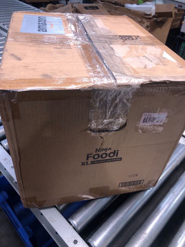 Photo 4 of ***NON REFUNDABLE, PARTS ONLY, DOESN'T TURN ON*** Ninja Air Fryer, Roast, Bake, Air Fry, Crisps, Broil, Reheats, Keep Warm, 10-in-1, Fries, Frozen Food, Veggies, and Meat, Quick Meals, Healthy Meals, Less Oil, 10 QT, Black, DZ302?