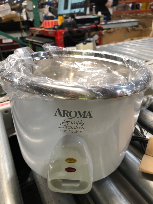Photo 1 of (see all images) Aroma Housewares 14-Cup (Cooked) / 3Qt. Select Stainless Pot-Style Rice Cooker, & Food Steamer, One-Touch Operation, Automatic Keep Warm Mode, White (ARC-757-1SG)