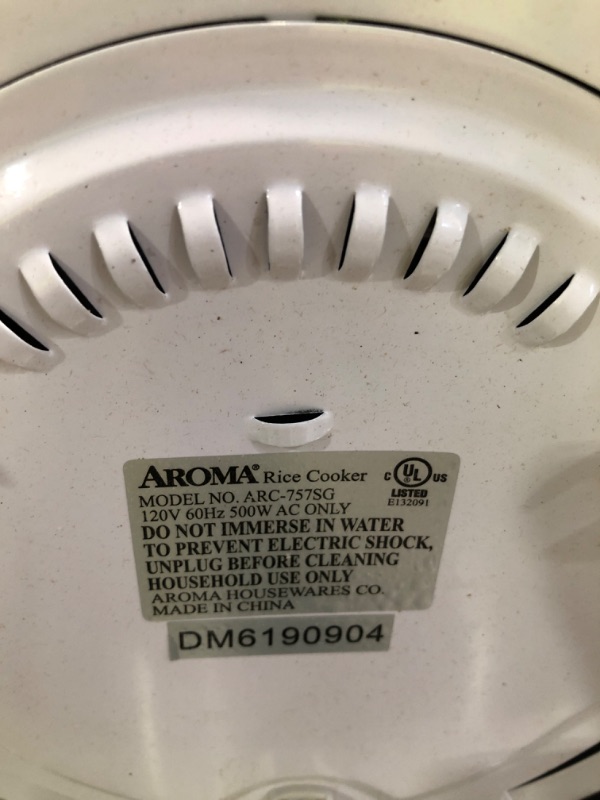 Photo 1 of (see all images) Aroma Housewares 14-Cup (Cooked) / 3Qt. Select Stainless Pot-Style Rice Cooker, & Food Steamer, One-Touch Operation, Automatic Keep Warm Mode, White (ARC-757-1SG)