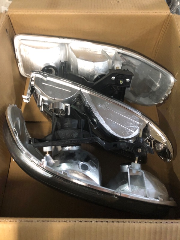 Photo 1 of (used)KUIPERAUTO Headlight Assembly Front Lamp Compatible with 1999-2006 GMC Sierra 1500 2500, 2000 2001 2002 2003 2004 2005 2006 GMC 