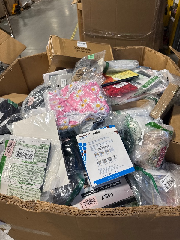 Photo 1 of [FINAL SALE] Miscellaneous clothes and household items 