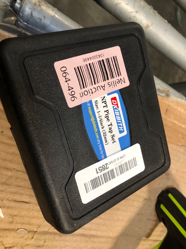 Photo 1 of 1-1/4"-11-1/2 NPT Pipe Tap, 1-1/4"-11-1/2 NPT Tap Carbon Steel Hand Threading Plumbing Tap for Accurate Threads, Assorted Plumbers Mechanics DIY Thread cutting tools.