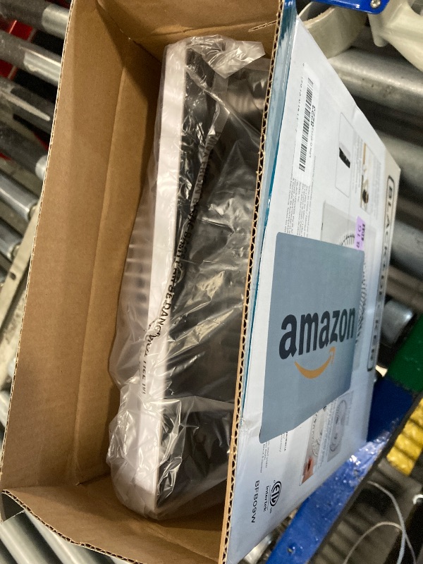 Photo 1 of BLACK+DECKER Mini Box Fan Tabletop Quiet 9 Inch Desk Box Fans Frameless BFB09W White