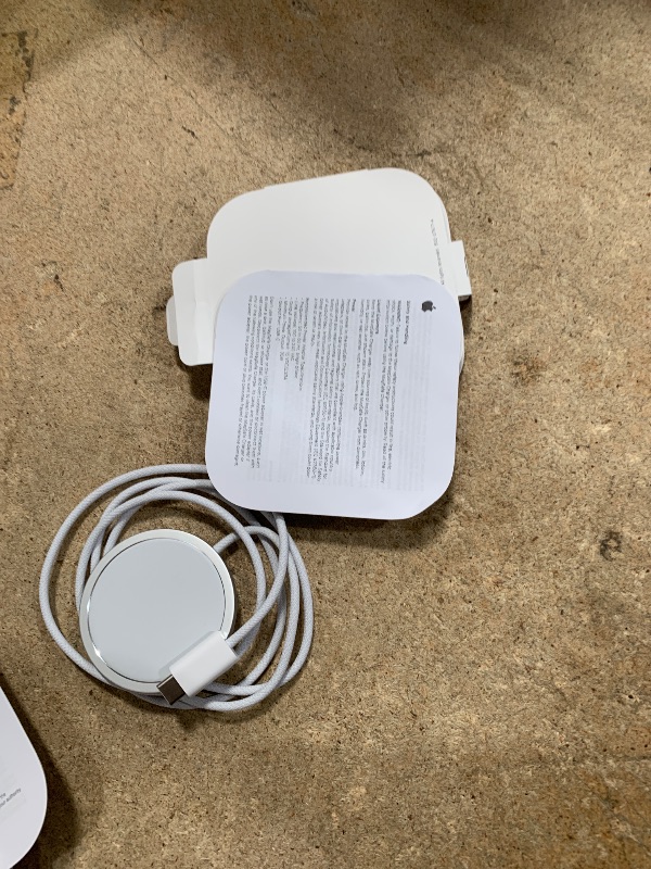 Photo 1 of Apple MagSafe Charger (1 m): Wireless Charger with Fast-Charging Capability