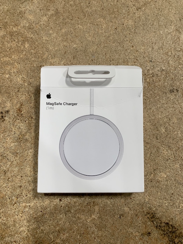 Photo 1 of Apple MagSafe Charger (1 m): Wireless Charger with Fast-Charging Capability