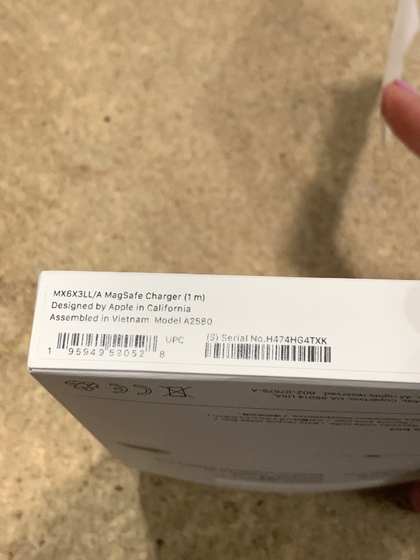 Photo 1 of Apple MagSafe Charger (1 m): Wireless Charger with Fast-Charging Capability