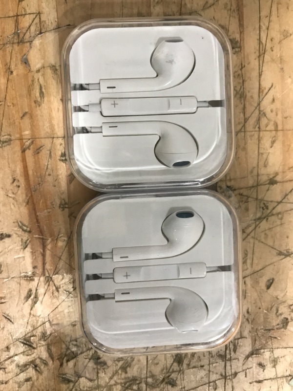Photo 1 of 2 pack
Apple Wired EarPods with Lightning Connector
