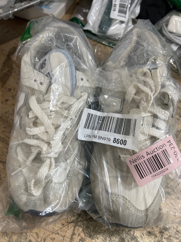 Photo 1 of New Balance Women's 574 V2 All Day Sneaker
US SIZE 8 WOMENS