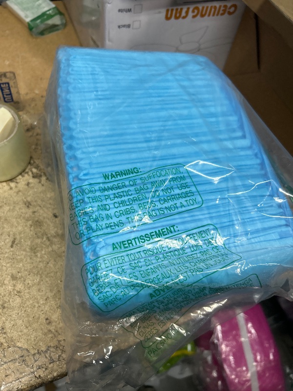 Photo 1 of Amazon Basics Dog and Puppy Pee Pads with 5-Layer Leak-Proof Design and Quick-Dry Surface for Potty Training, Heavy Duty Absorbency, X-Large, 28 x 34 Inch - Pack of 25, Blue & White