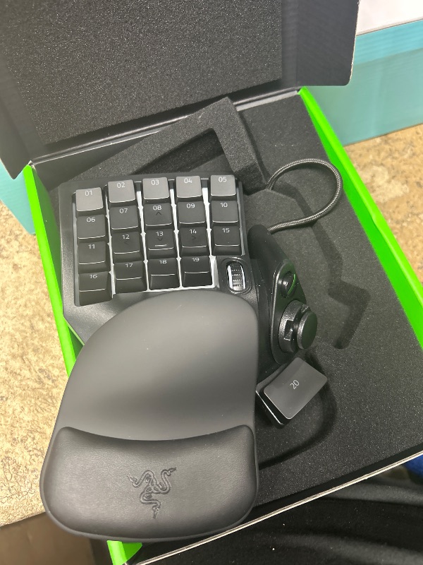 Photo 1 of *** SEE NOTES ***Razer Tartarus V2 Gaming Keypad: Mecha Membrane Key Switches - One Handed Keyboard - 32 Programmable Keys - Customizable Chroma RGB Lighting - Programmable Macros Snap Tap - Black