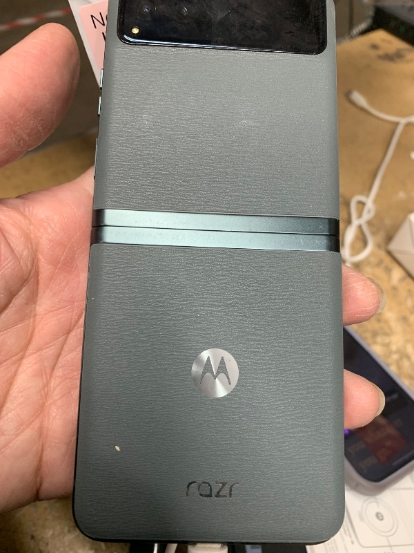 Photo 1 of ***FINAL SALE** FOR PARTS ONLY* SEE NOTES** Motorola razr | 2023 | Unlocked | Made for US 8/128 | 32MP Camera | Sage Green, 73.95 x 170.82 x 7.35mm
