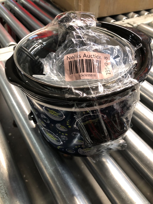 Photo 1 of ***(USED)***
Uncanny Brands Star Wars The Mandalorian 2-Quart Slow Cooker- Kitchen Appliance-Baby Yoda