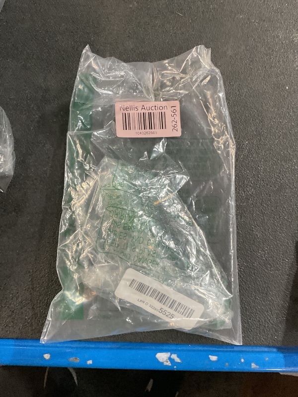 Photo 1 of ***(NO RETURNS OR REFUNDS/ FOR PARTS ONLY/ NON FUNCTIONAL)***
WD_BLACK 2TB SN850P NVMe M.2 SSD Officially Licensed Storage Expansion for PS5 Consoles, up to 7,300MB/s, with heatsink - WDBBYV0020BNC-WRSN