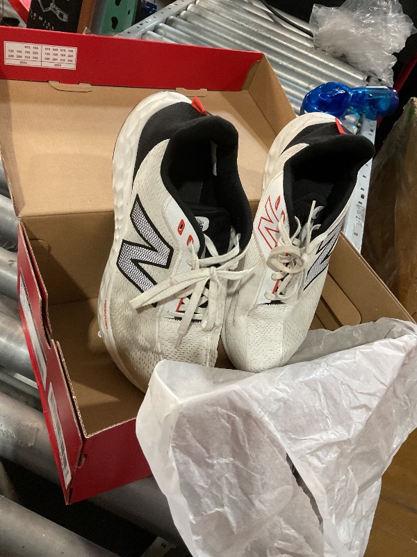 Photo 1 of (Used)New Balance Men's Fresh Foam Arishi V4 Running Shoe, White/White, 9.5 X-Wide