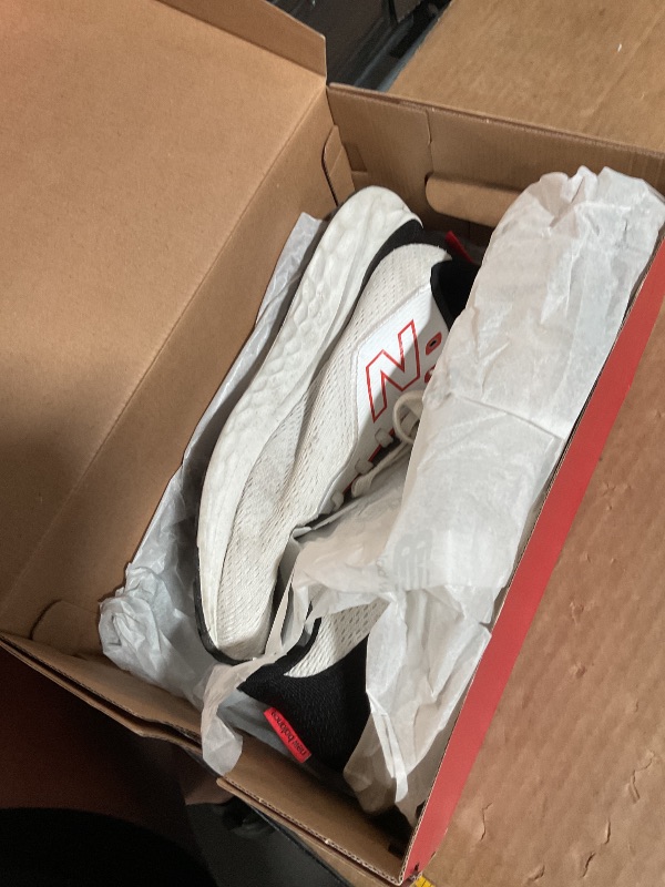Photo 1 of (Used)New Balance Men's Fresh Foam Arishi V4 Running Shoe, White/White, 9.5 X-Wide