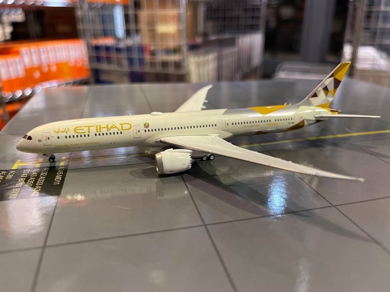 Photo 1 of (SMALL) RBF GJ Etihad Airways 787-10 A6-BMA Diecast Model, 1:400 Scale GJETD1846
