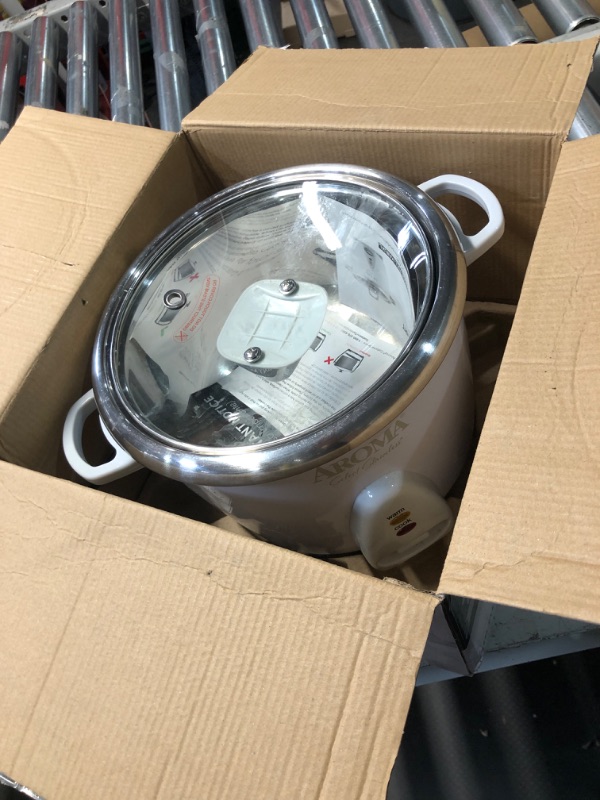 Photo 1 of *** LITTLE DIRTY. IT CAN BE CLEANED*** Aroma Housewares Select Stainless Rice Cooker & Warmer with Uncoated Inner Pot, 14-Cup(cooked) / 3Qt, ARC-757SG