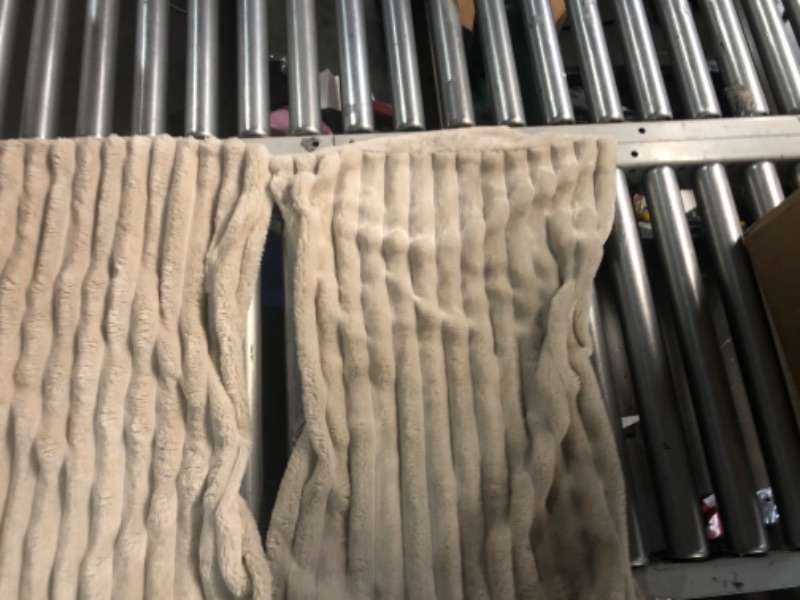 Photo 1 of ** USED ** NOT ORG PACKAGING ** APPEARS CLEAN ** Bedsure Fluffy Comforter Set Queen - Super Soft Faux Fur Bed Set Linen, Winter Warm Plush Fleece Bedding, 3 Pieces, 1 Shaggy Fuzzy Queen Size Comforter with 2 Pillowcases
