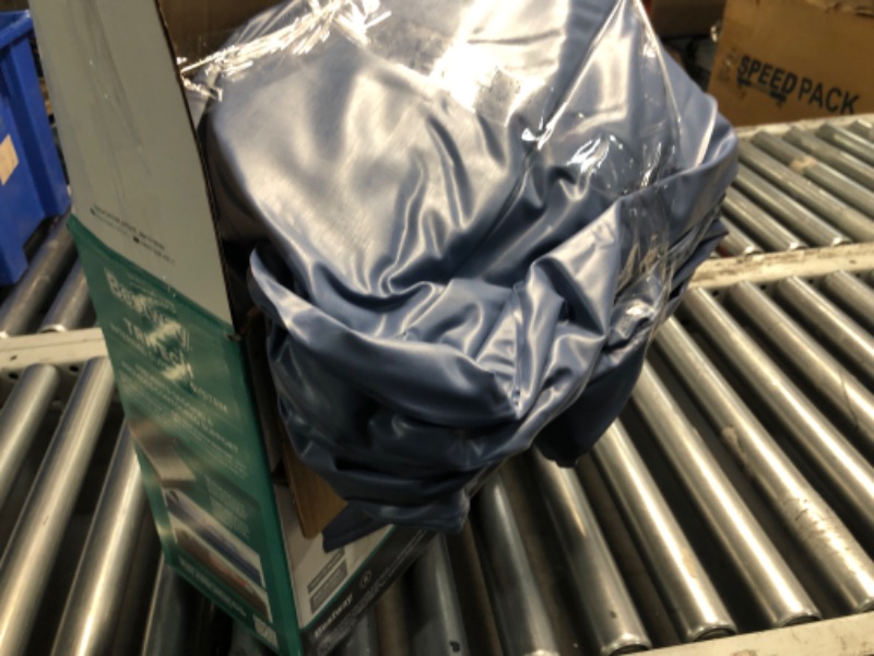 Photo 1 of (Has a leak)Bestway Tritech Air Mattress Queen 18" with Built-in AC Pump
