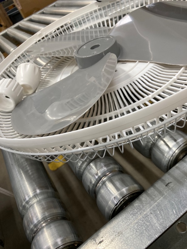Photo 1 of ***(SELLING AS PARTS ONLY - MISSING PIECES)***

EZ-CHILL 16” Oscillating Pedestal Fan, 3-speed Options, 90-Degree Oscillating Head, Adjustable Height and Tilt, Powerful Air Flow, White, MTSP15-16AZ