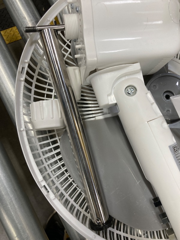 Photo 1 of ***(SELLING AS PARTS ONLY - MISSING PIECES)***

EZ-CHILL 16” Oscillating Pedestal Fan, 3-speed Options, 90-Degree Oscillating Head, Adjustable Height and Tilt, Powerful Air Flow, White, MTSP15-16AZ