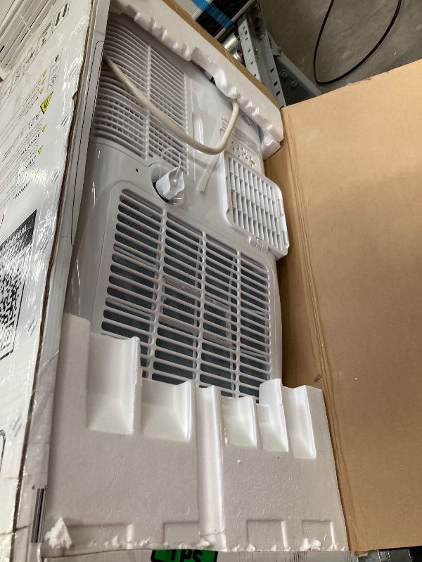 Photo 1 of ***PARTS ONLY***
BLACK+DECKER Smart Portable Air Conditioner, 14,000 BTU for Rooms up to 700 Sq. Ft., Smart Portable AC with Follow Me Remote and Window Kit, BPACT14WT, White