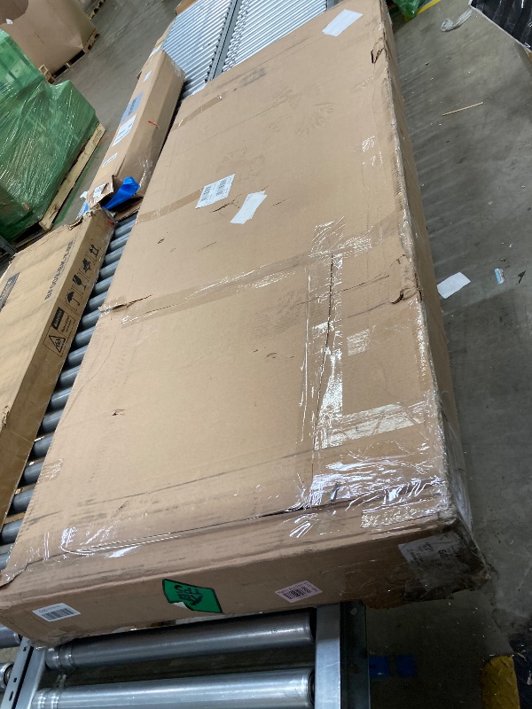 Photo 1 of ***MISSING THE SIDE RAILS***Gator ETX Soft Tri-Fold Truck Bed Tonneau Cover | 59115 | Fits 2019 - 2025 Chevy/GMC Silverado/Sierra, works w/ MultiPro/Flex tailgate (Will not fit Carbon Pro Bed) 5' 10" Bed (70")