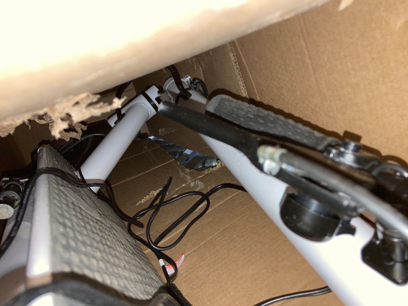 Photo 1 of ***PARTS ONLY***
Hover-1 Journey Max Adult Electric Scooter with 700W Brushless Dual Motor Hill Climber, 19 mph Max Speed, and 26 Mile Range Commuter Scooter For Adults and Teens.
