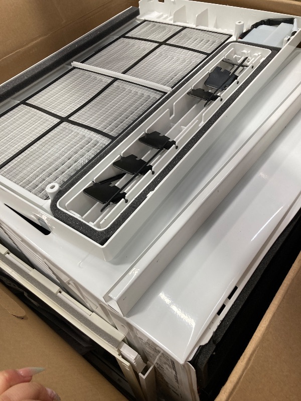 Photo 1 of ***PARTS ONLY***
LG LW1224RD 12,000 Window Air Conditioner, 115V, 550 Sq.Ft. (22' x 25' Room Size), Quiet Operation, Electronic Control with Remote, 3 Cooling & Fan Speeds, Auto Restart, 12000 BTU, White