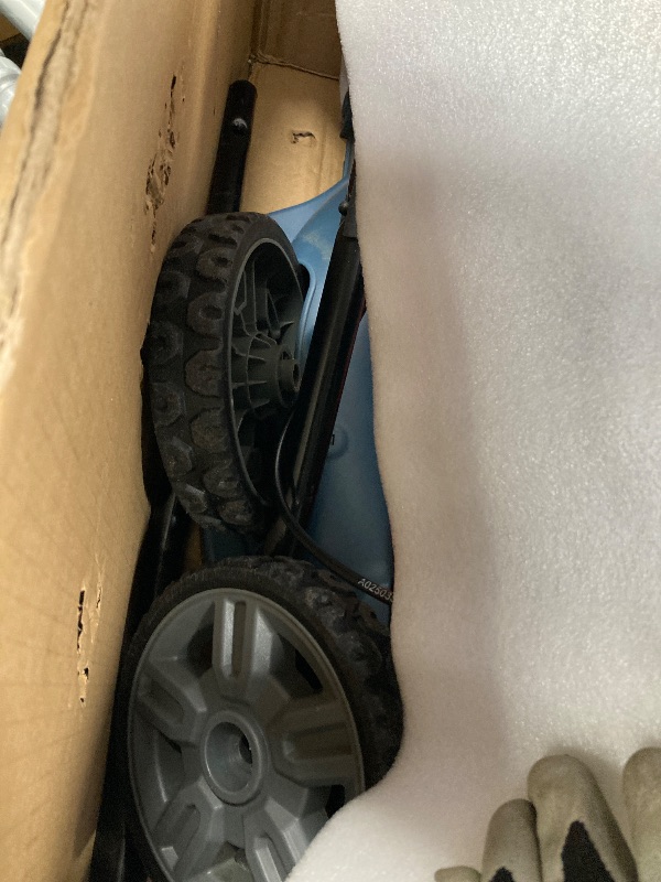 Photo 1 of    ***(SOME SCUFFS/SCRATCHES, PAINT CHIPS)*** 
Yard Force YF21-SD-TW 21" Gas Lawn Mower, 125cc Made in the USA Briggs & Stratton® e450 engine, Adjustable Cutting Heights, 20" Cutting Path, 7" Wheels, TCI Ignition 2-year warranty
