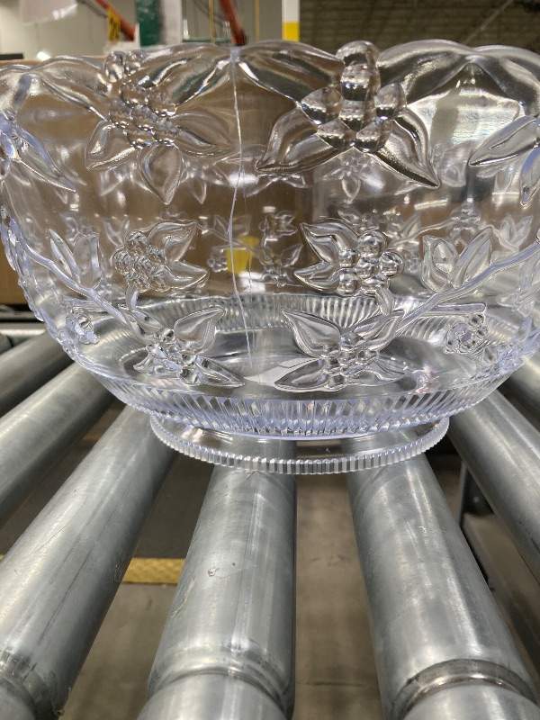 Photo 1 of 12 Quart Embossed Clear Plastic Punch Bowl
Crack on the side of the bowl.