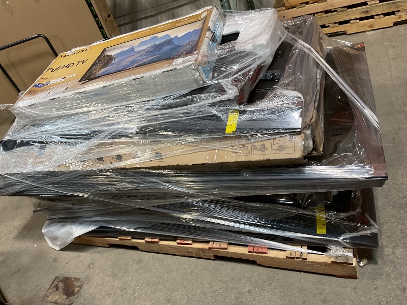 Photo 1 of **FINAL SALE // NO RETURNS // AS IS //  PALLET OF 8 BROKEN TELEVISIONS**WILL NEED A TRUCK TO PICKUP