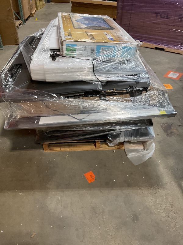 Photo 1 of **FINAL SALE // NO RETURNS // AS IS //  PALLET OF 8 BROKEN TELEVISIONS**WILL NEED A TRUCK TO PICKUP