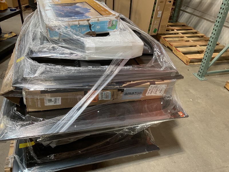 Photo 1 of **FINAL SALE // NO RETURNS // AS IS //  PALLET OF 8 BROKEN TELEVISIONS**WILL NEED A TRUCK TO PICKUP