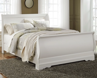 Photo 1 of *PARTIAL SET* *FOR PARTS* *PICTURE FOR REFERENCE Signature Ashley Queen White Footboard Measurements Unknown 
