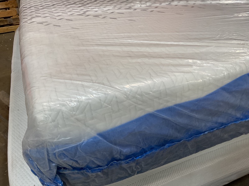 Photo 1 of **DIRTY FROM TRANSPORT **Siena 14" Queen Memory Foam Mattress & 2 Bonus Pillows - Medium Firm - 180 Night Trial - Premium Pressure-Relieving Layers - 10 Year Warranty - Mattress - CertiPUR-US Certified