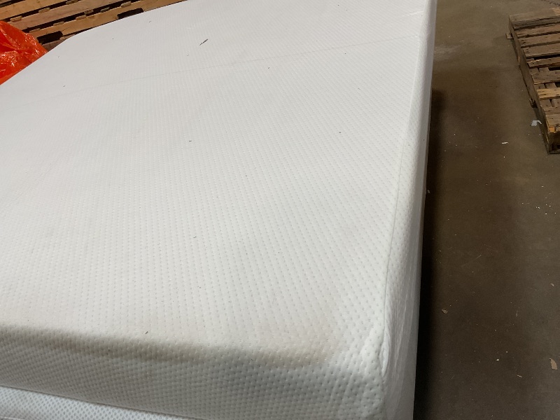 Photo 1 of **DIRT AND DAMAGE FROM TRANSPORT **ZINUS 8 Inch Green Tea Memory Foam Mattress [New Version], King, Fiberglass free, Medium Firm Feel, Zoned Pressure Relief, Certified Safe Foams & Fabric, Mattress 