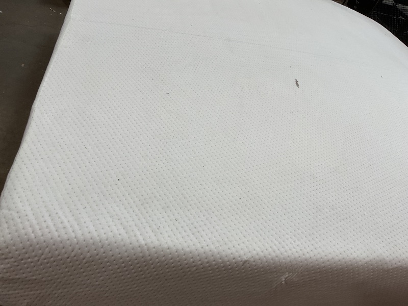 Photo 1 of **DIRT AND DAMAGE FROM TRANSPORT **ZINUS 8 Inch Green Tea Memory Foam Mattress [New Version], King, Fiberglass free, Medium Firm Feel, Zoned Pressure Relief, Certified Safe Foams & Fabric, Mattress 