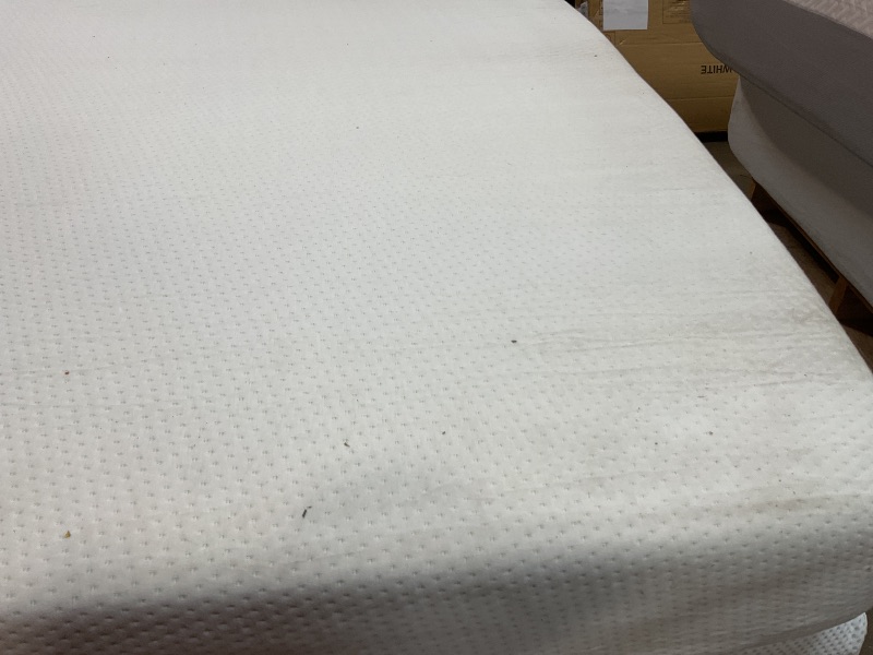 Photo 1 of **DIRT AND DAMAGE FROM TRANSPORT **ZINUS 8 Inch Green Tea Memory Foam Mattress [New Version], King, Fiberglass free, Medium Firm Feel, Zoned Pressure Relief, Certified Safe Foams & Fabric, Mattress 