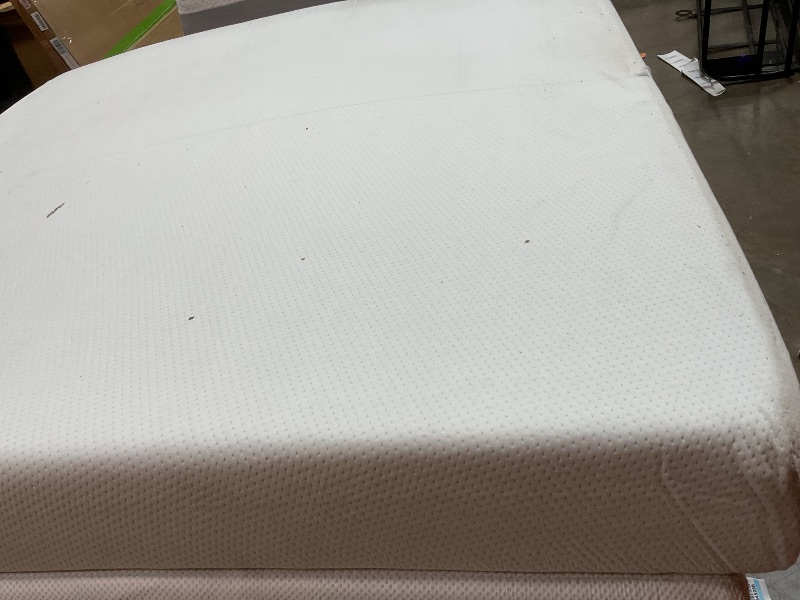 Photo 1 of **DIRT AND DAMAGE FROM TRANSPORT **ZINUS 8 Inch Green Tea Memory Foam Mattress [New Version], King, Fiberglass free, Medium Firm Feel, Zoned Pressure Relief, Certified Safe Foams & Fabric, Mattress 