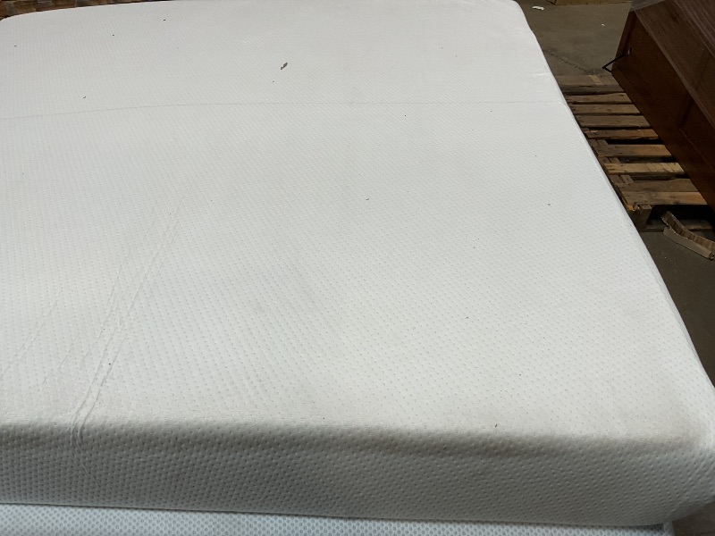 Photo 1 of **DIRT AND DAMAGE FROM TRANSPORT **ZINUS 8 Inch Green Tea Memory Foam Mattress [New Version], King, Fiberglass free, Medium Firm Feel, Zoned Pressure Relief, Certified Safe Foams & Fabric, Mattress 