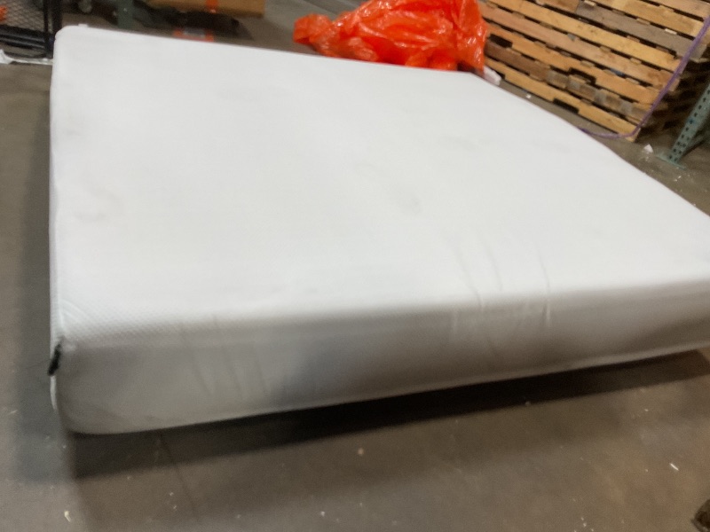 Photo 1 of **DIRTY FROM TRANSPORT **ZINUS 12 Inch Green Tea Cooling Memory Foam Mattress [New Version], King, Fiberglass Free, Medium Firmness, Cooling Gel Foam, Certified Safe Foams & Fabric, Mattress 